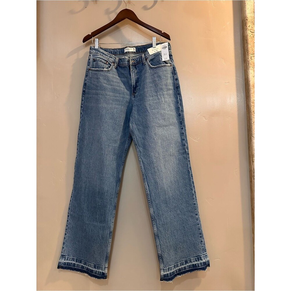 Abercrombie & Fitch Women’s Baggy Light Blue Jeans w/ Frayed Hem NWT Size 30,10L